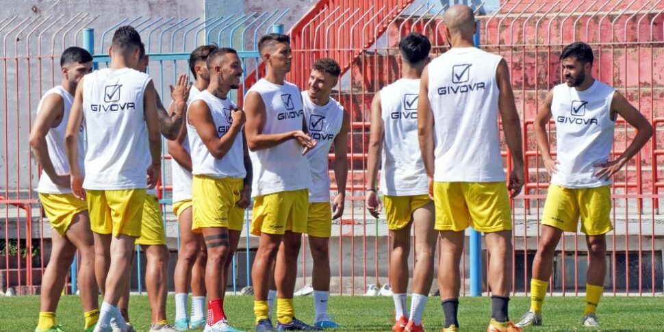 Messina, market reasoning.  Now play and midfielder over