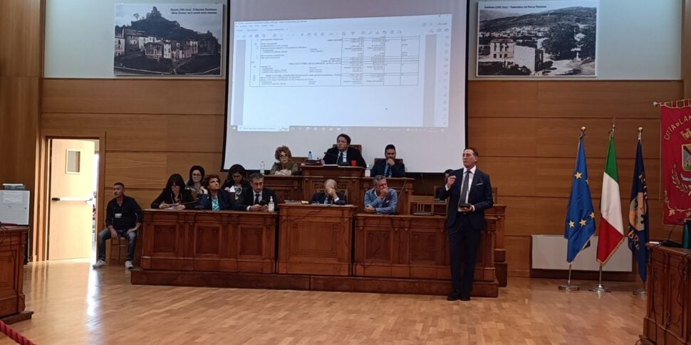 Lamezia, crossfire on common accounts between councilor Zaffina and the former auditor