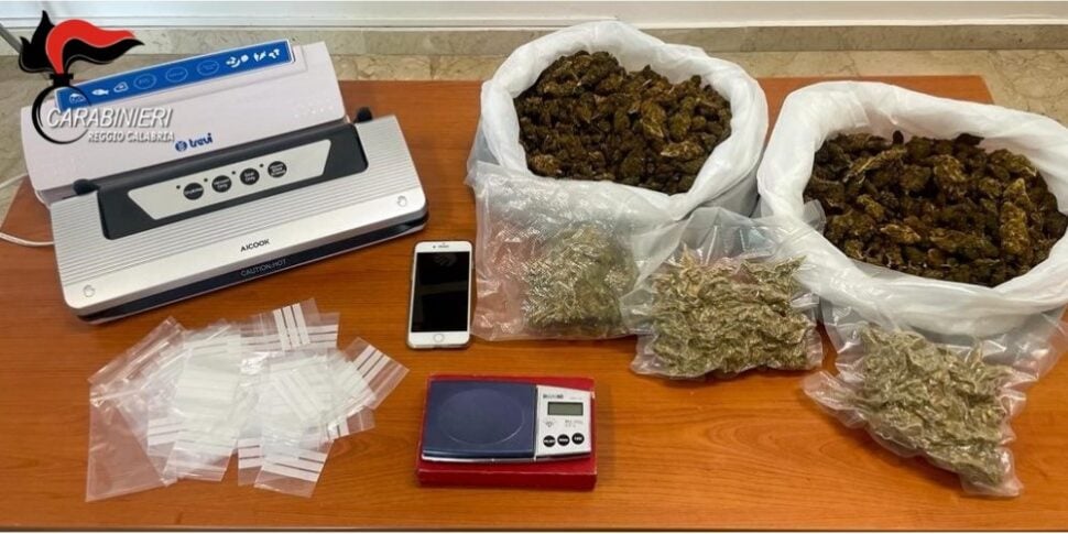 Reggio, caught with 1.5 kg of marijuana in a basement in Archi.  A 31-year-old was arrested