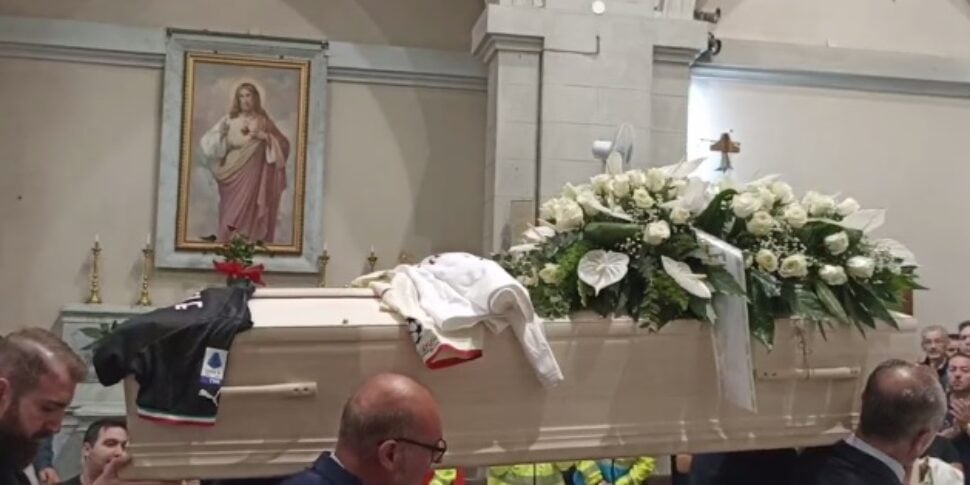 “You were smile and fun.”  In Rometta an avalanche of affection and tears for the farewell to Gabriele Iarrera