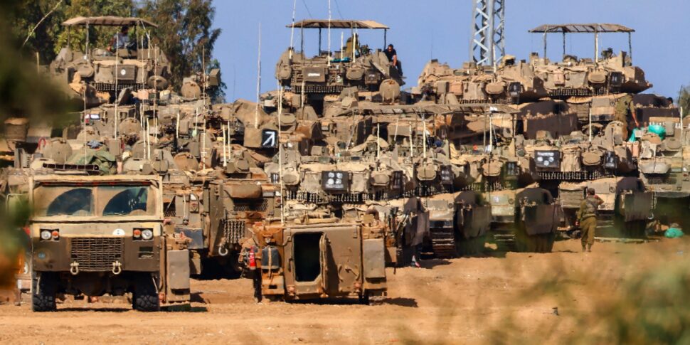Israeli forces "ready" for ground invasion of Gaza Strip.  From Lebanon 30 rockets towards northern Israel