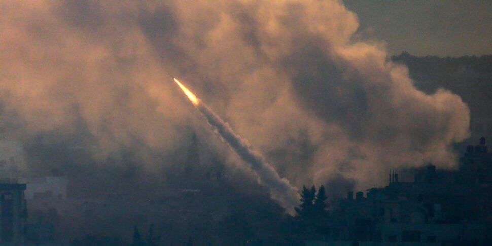 It's war in the Middle East, thousands of Hamas missiles against Israel: "At least 150 dead and 1100 injured".  Netanyahu: "We are at war".  Air attack in Gaza: 198 victims