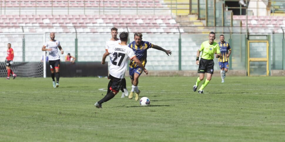 Messina's second success of the season thanks to Plescia's goal.  Giugliano knocked out
