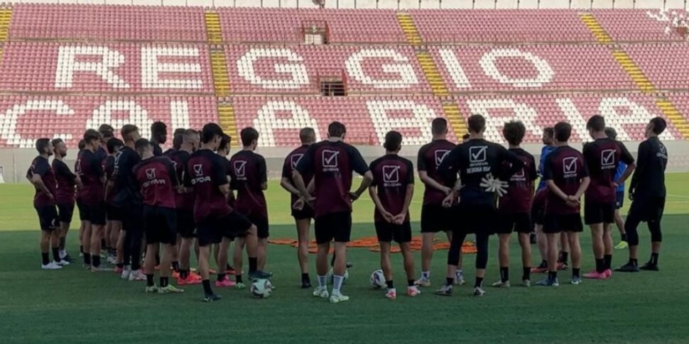 Reggina, sitting at the “Granillo” waiting for the Siracusa exam