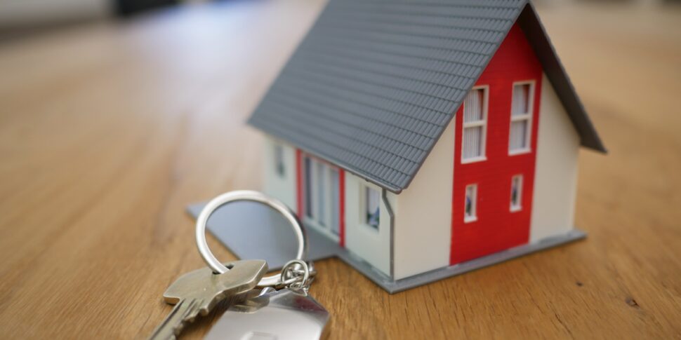 Agreement on short-term rentals, the identification code passes into the maneuver