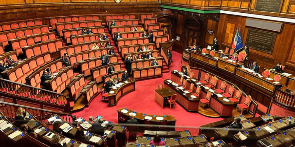 The Senate unanimously approves the government bill against violence against women with 157 yes votes