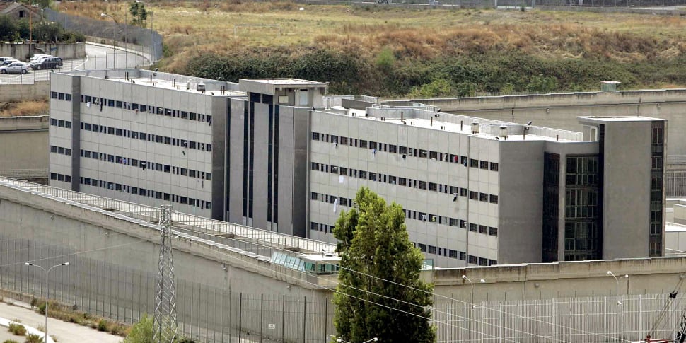 Attack in Catanzaro prison, three officers injured