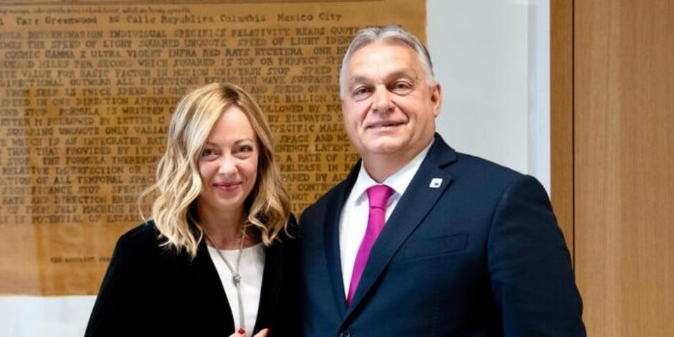 EU Council, Meloni also meets Orban.  "Doing foreign policy means talking to everyone"
