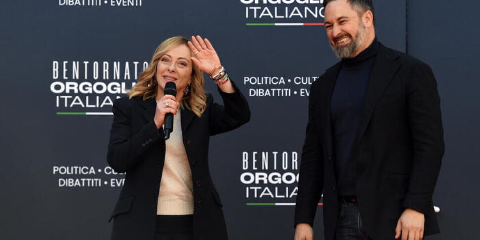 Meloni on the Atreju stage: the lunge for Ferragni, the message for Schlein and the applause for Vox.  Salvini: "The Bridge over the Strait will be an emblem"