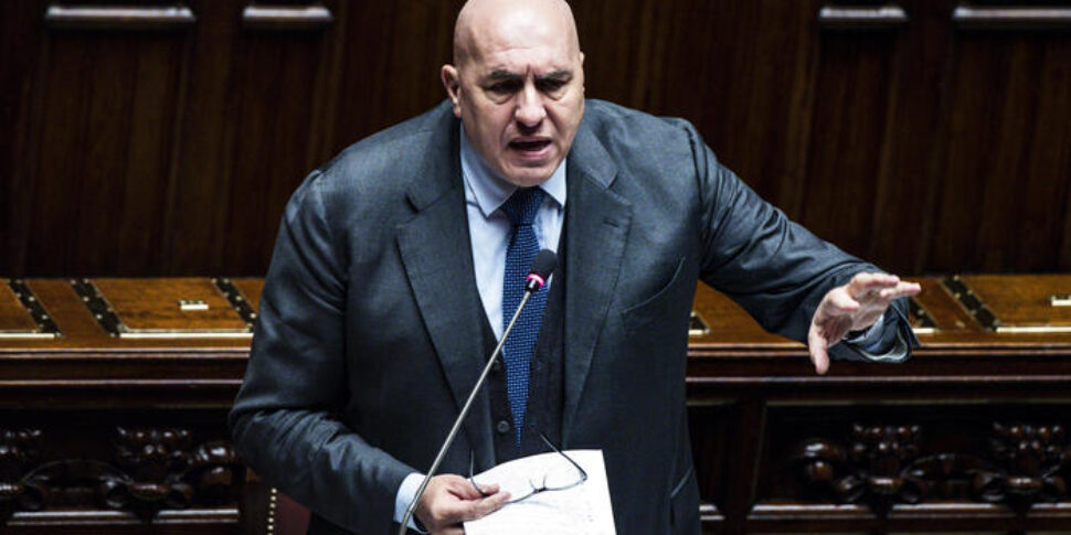 Minister Crosetto in the Chamber: "I have faith in the magistrates, but there have been very serious interventions"