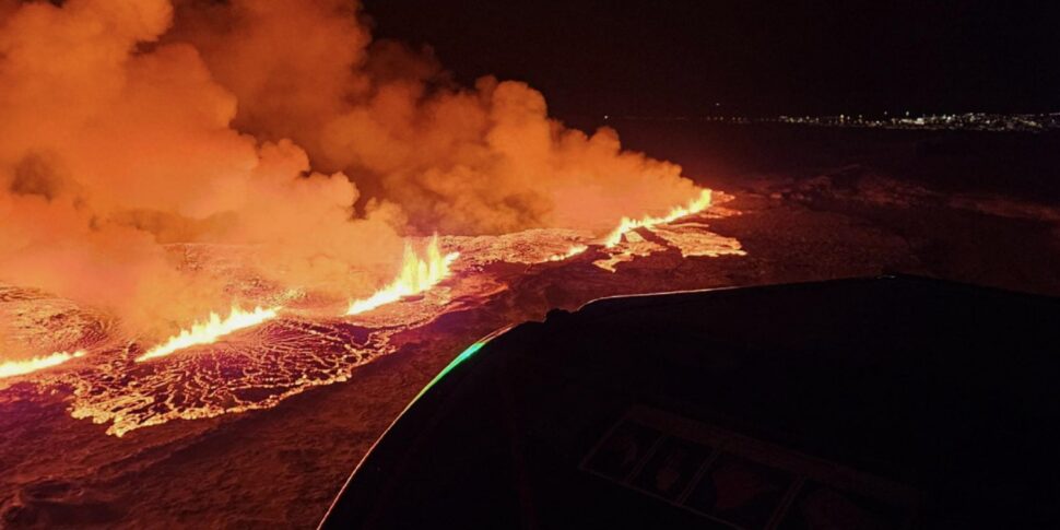 Violent eruption of a volcano in Iceland after a few weeks of intense seismic activity VIDEO