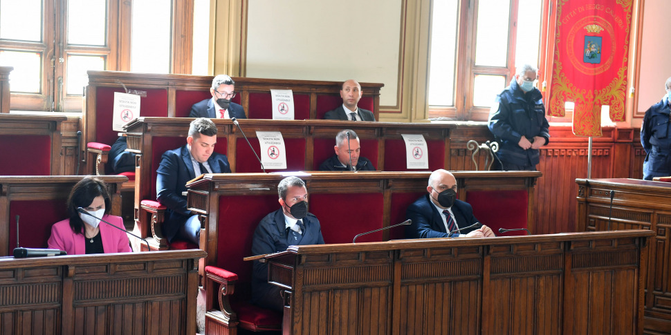 Municipality of Reggio, the motion of no confidence makes... 13