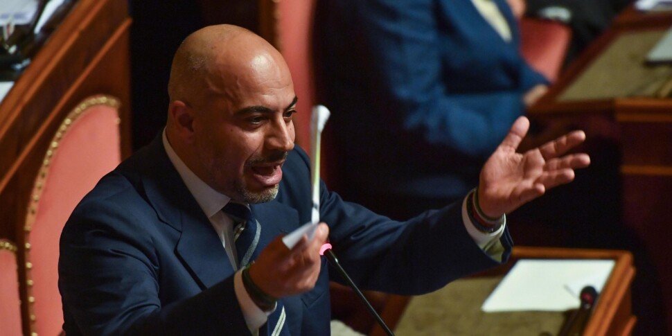 Paragone resigns from Italexit: "Without money you can't sing masses, I'll go back to being a journalist"