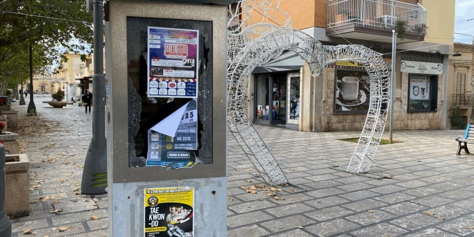Sant'Agata Militello, a Christmas decoration vandalized during the night
