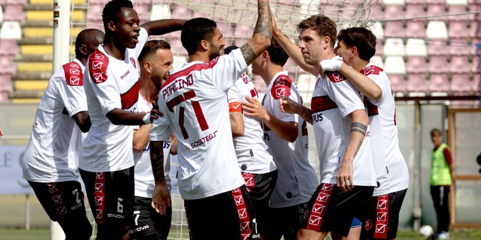 Reggina asphalt Canicattì: five that is worth the playoffs