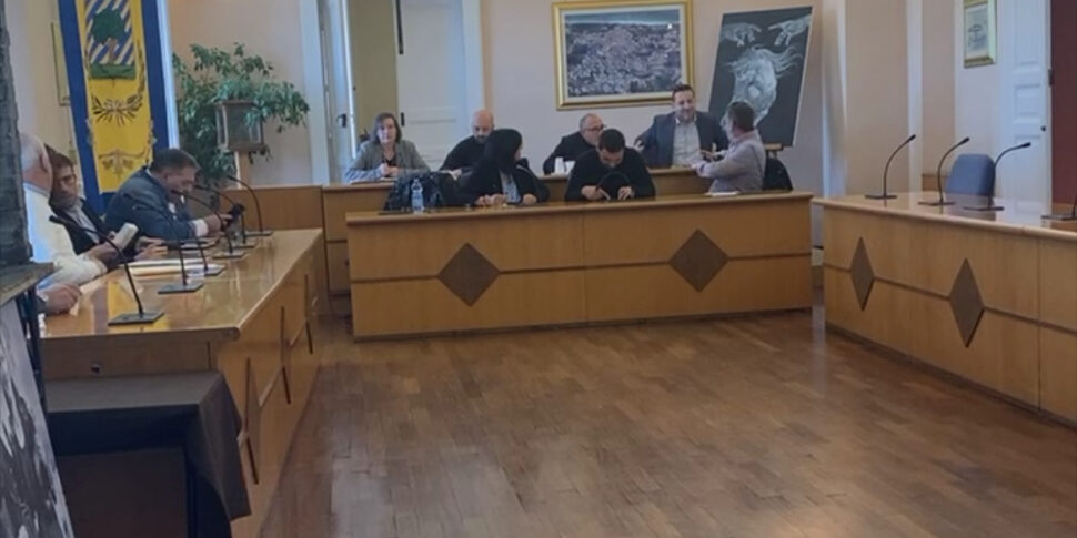 Political "turnover" in Sersale: the councilors exchange roles