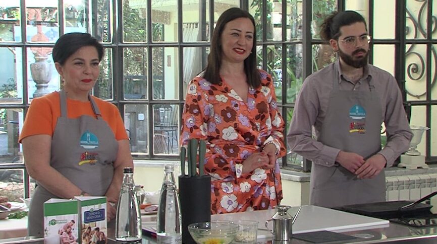 “Messin... table” is back.  The chops are the protagonists