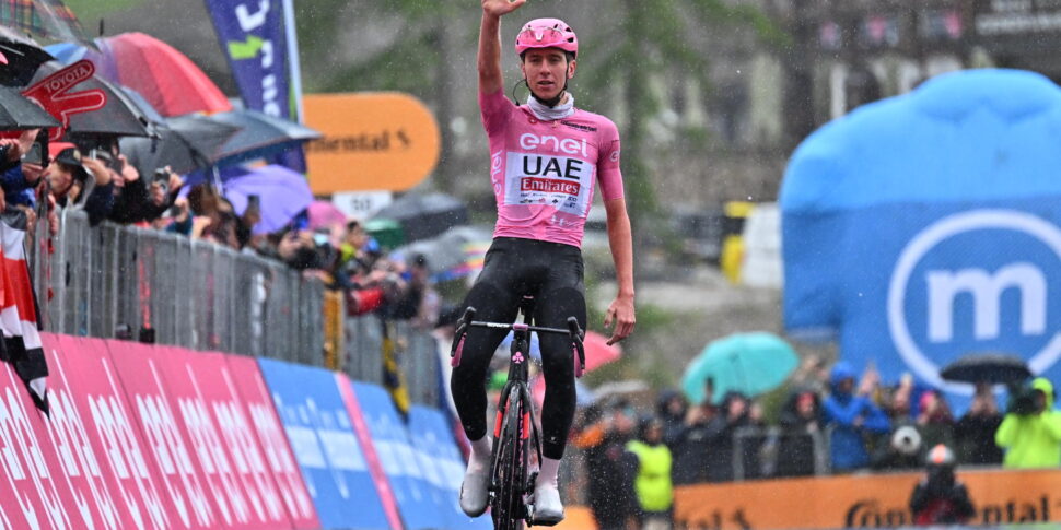 Giro d'Italia, insatiable Pogacar: fifth success and homage to the young rival of the day Pellizzari