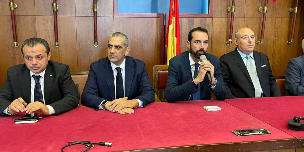 Messina, after De Luca's diktat comes the "I obey" of councilors and councilors