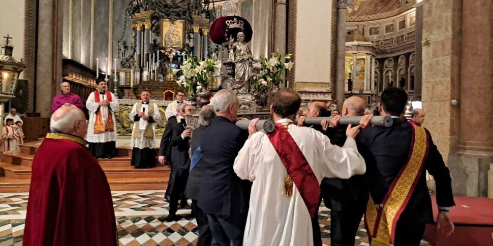 Messina is preparing for the feast of the Patron Saint, with the simulacrum of the Madonna della Lettera moved to the main altar