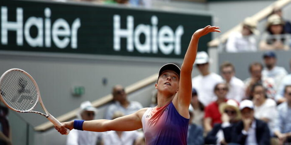 Jasmine Paolini bows to Swiatek.  The Pole triumphs at Roland Garros and plays poker on Parisian soil