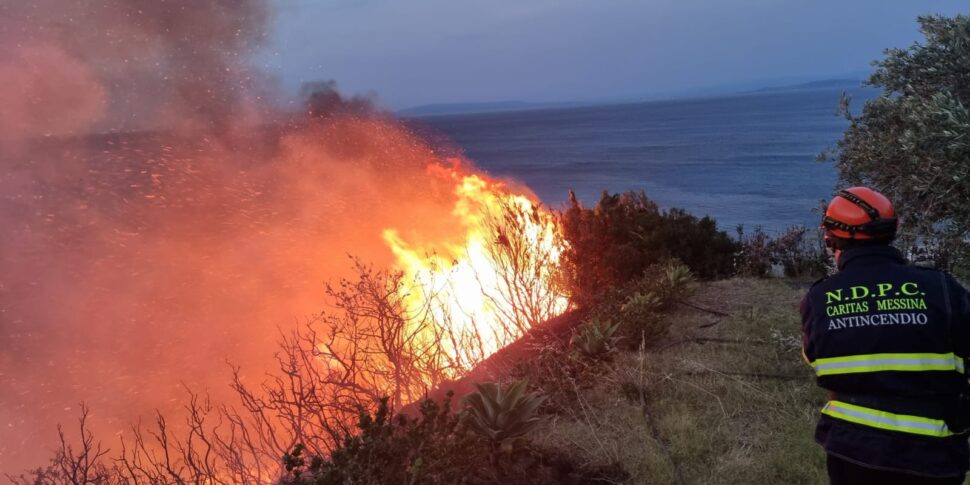 Messina, vast fire between Spartà and Acqualadroni.  The intervention of the firefighters concluded during the night
