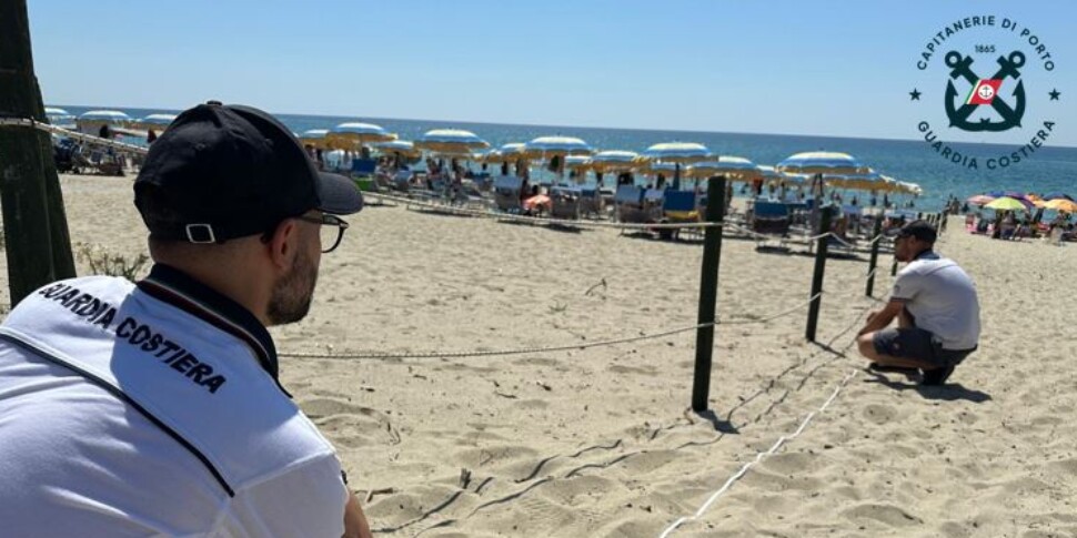 Crotone, checks at beach establishments: over two thousand square meters of beach cleared