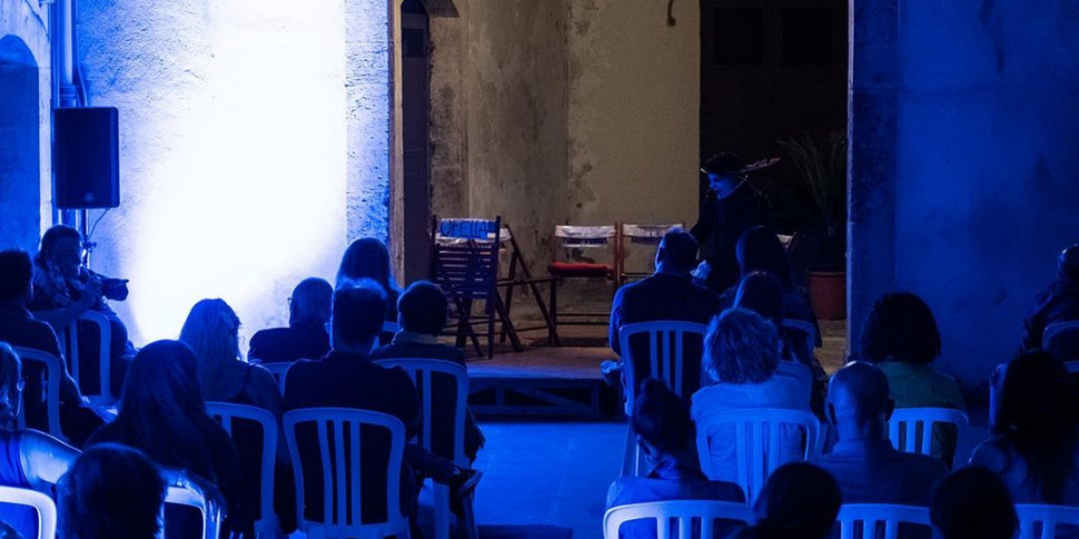 Great debut for the Cortile Teatro Festival in Messina: What makes us human? "Playing and telling stories"