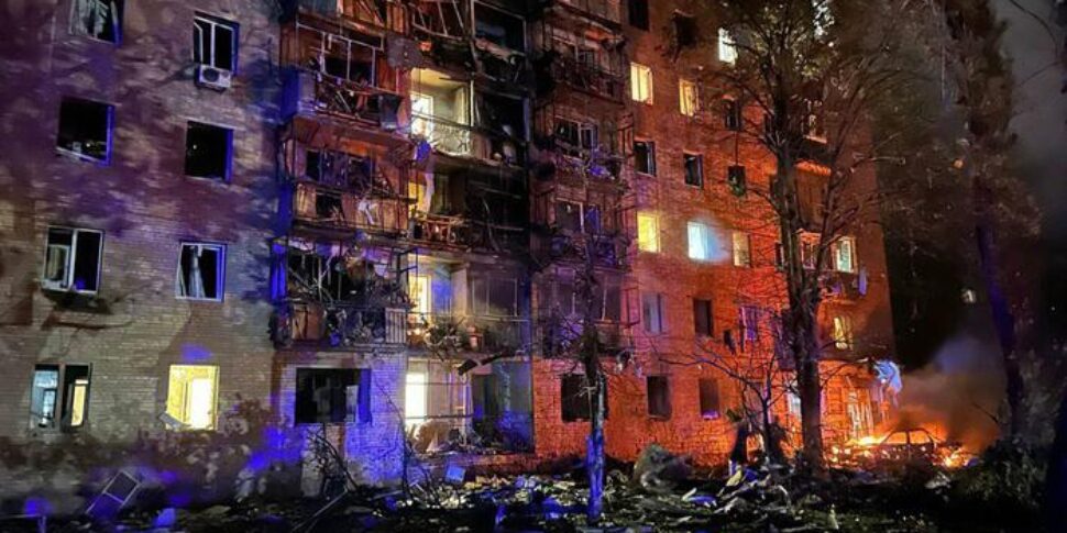 War in Ukraine, Russian raid in the night on Kiev: at least two dead. Zelensky: "They used a North Korean missile"