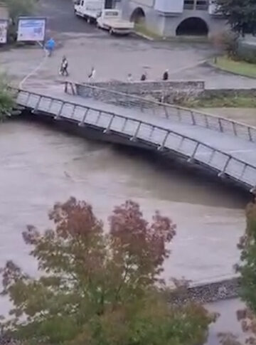 Floods at the Lourdes sanctuary: the grotto of the apparitions closed