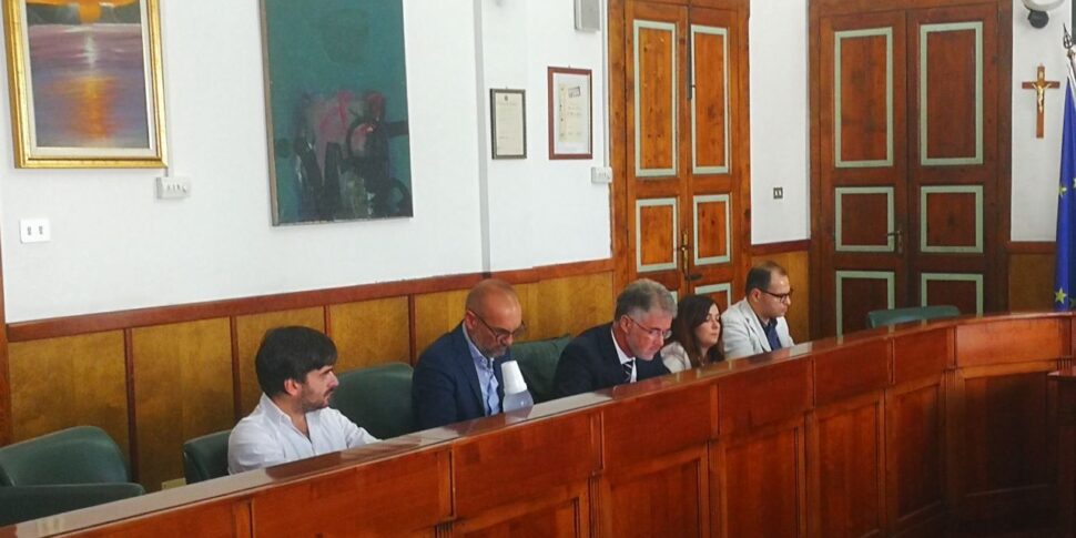 Villa San Giovanni, migrants at the Hotel de la Ville: the minority reopens the "case"