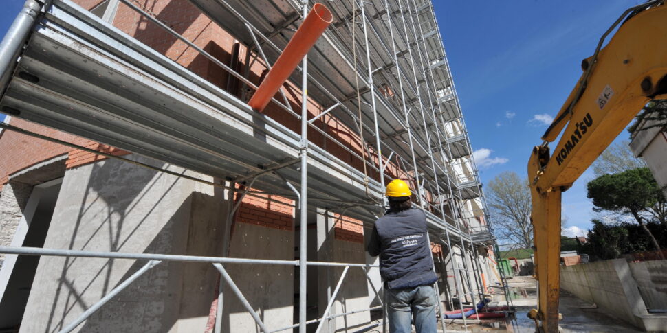 Construction left without support. The CGIL: only proclamations from the Calabria Region