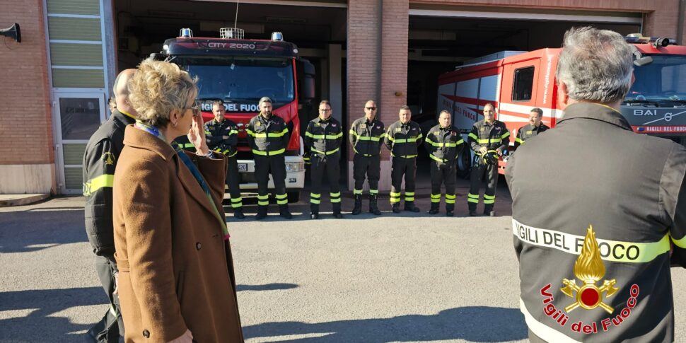 Crotone, the prefect Franca Ferraro visits the headquarters of the fire brigade command center