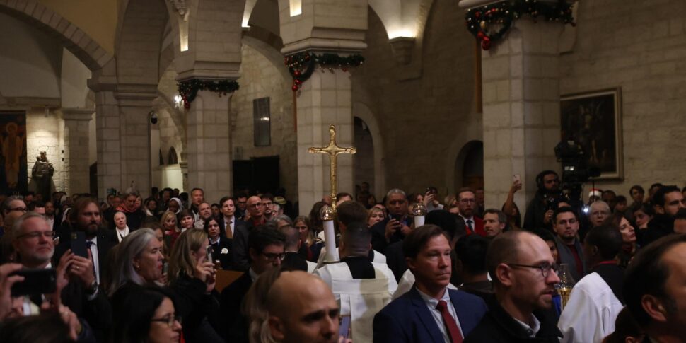 In Bethlehem, a dark Christmas under the shadow of war. Tensions in Syria, Christians in the streets of Damascus