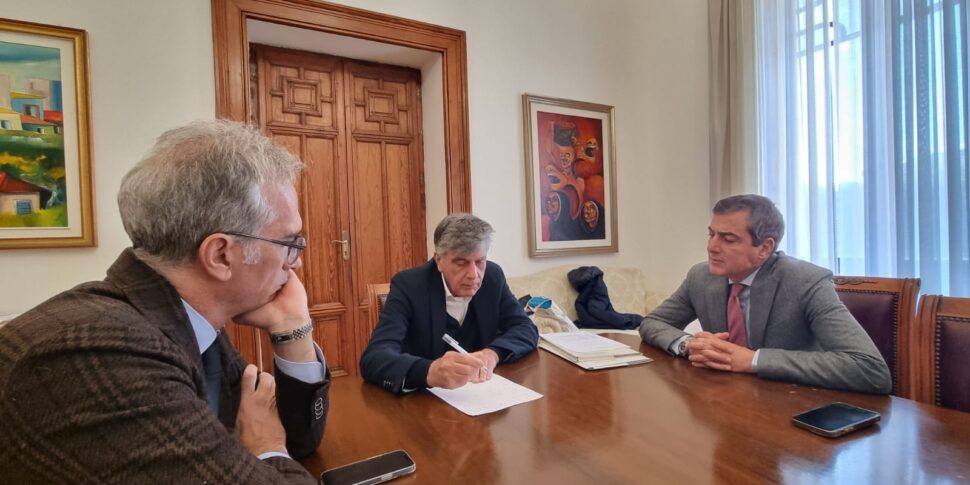 Reggio Calabria, the municipal administration and Confindustria discuss mobility and tourism prospects of the city of the Strait