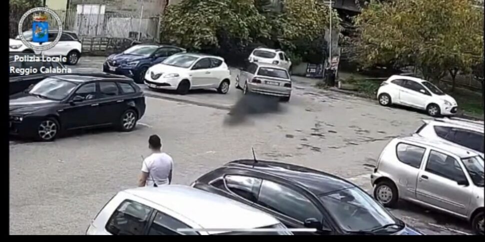 Reggio, hits a pedestrian after an argument: 51-year-old arrested for attempted murder