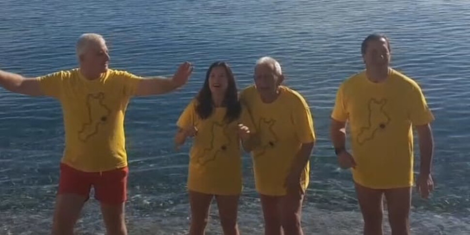 Catanzaro, union and peace in the New Year's dive: a ritual that is renewed