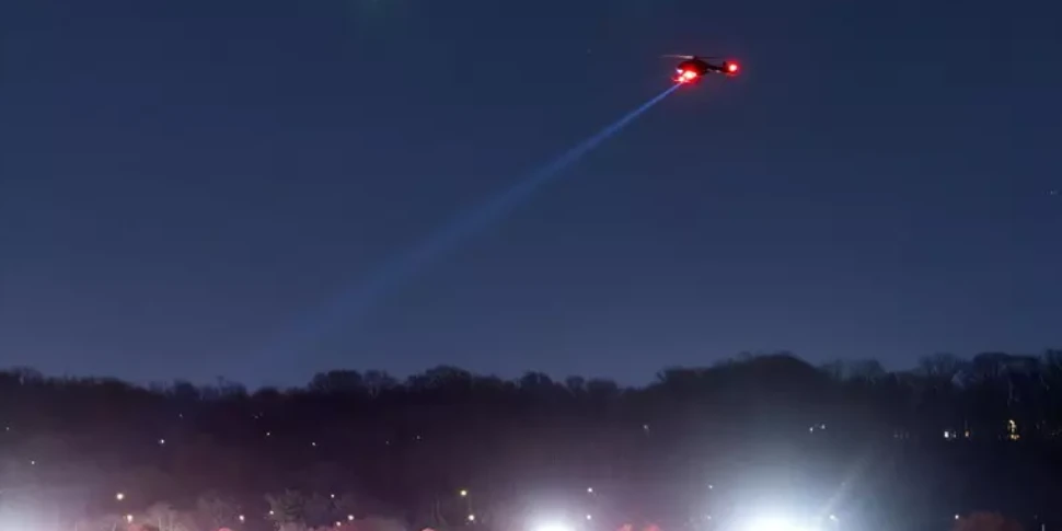 Airplane with 64 passengers clashes with a military helicopter and falls into the river in Washington: over 30 recovered bodies. No survivors. On board American and Russian athletes