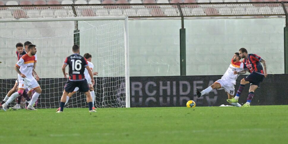 Messina, so it is tough: it falls at home against Crotone. Decides a brace of tumminello