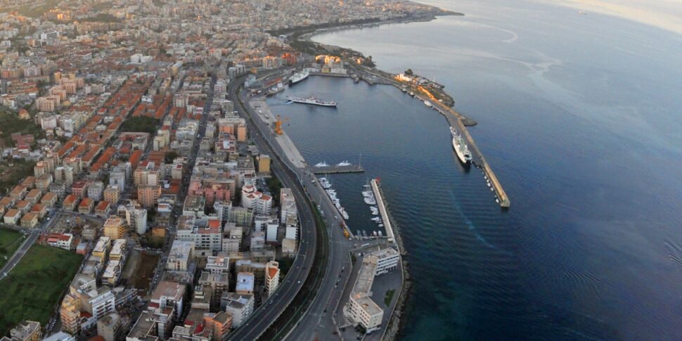 Migrants, the NGO ship "Louise Michel" headed to Reggio Calabria with 38 people on board