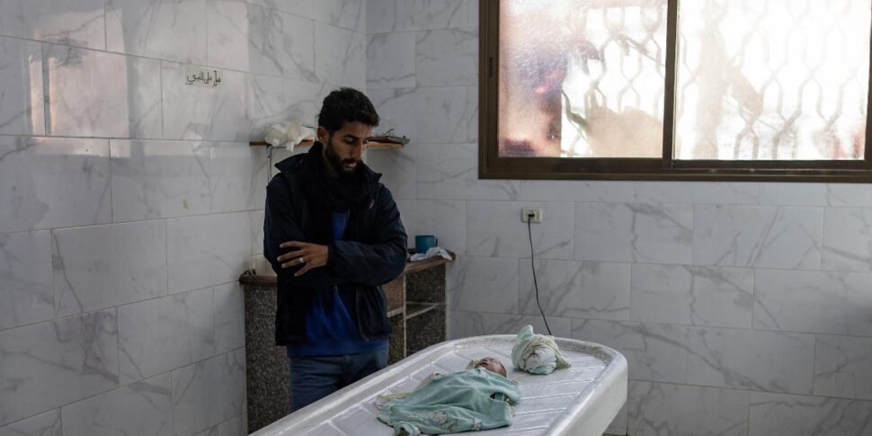 New raids on Gaza, yet another newborn baby who died from the cold: it is the seventh in a few days
