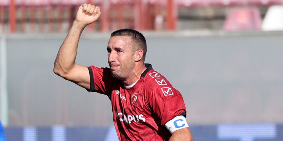 Reggina ahead: three goals against Sant'Agata and the Siracusa goal still within three points