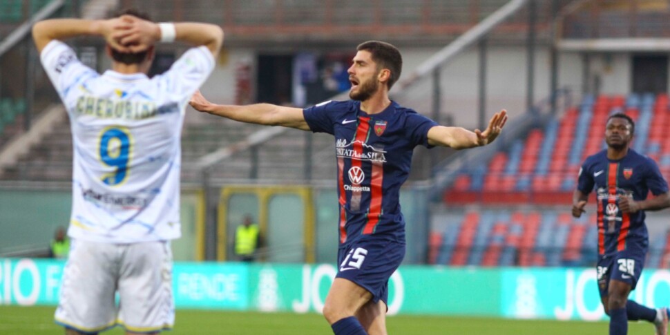 Cosenza, Hristov turns on the hope of salvation: the Carrarese and playout at -4 beaten
