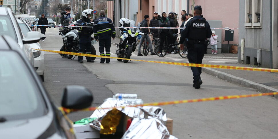 Man launches knives against the police in Paris, killed. It was a homeless