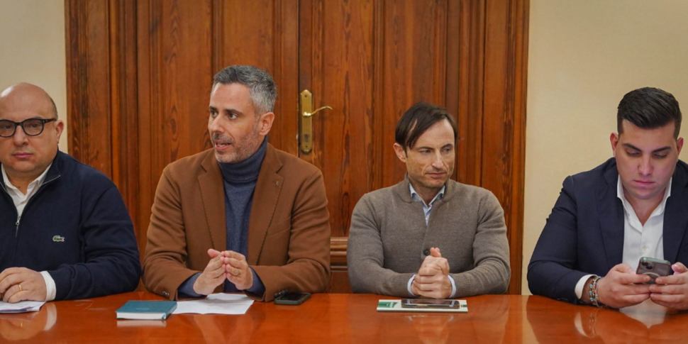 Reggio, Palazzo San Giorgio in the chaos. The center -right asks for transparency