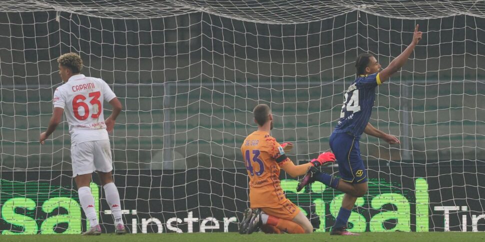 Verona, great coup salvation. Bernede in 95 'sinks Fiorentina. Viola more and more in crisis