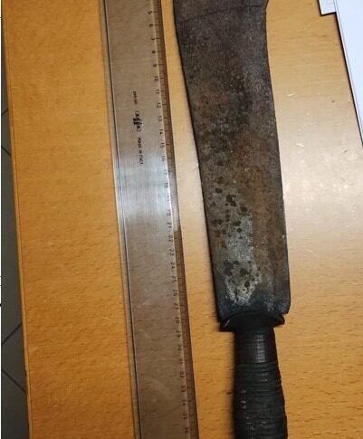 Vibo, found in possession of a 41 centimeter cleaver: reported