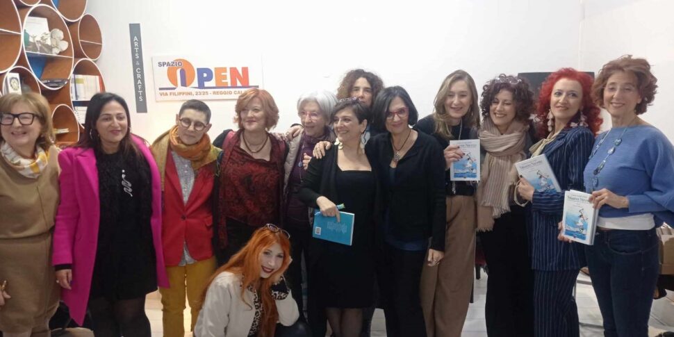 "We are tight", 17 women tell the beauty. A collective work curated Tiziana Calabrò and Eleonora I write