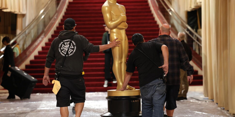 It is the night of the Oscars, Italy hopes with Rossellini. Anore-Conclave-The Brutalist challenge. Freeman pays homage Gene Hackman