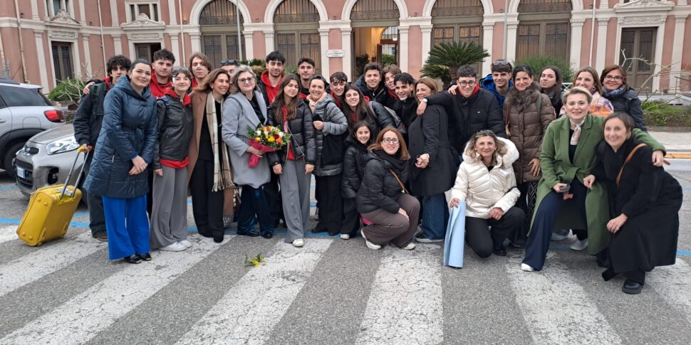The students of the high school "La Farina" involved in the accident between two buses in Spain photo interviews are returned to Messina